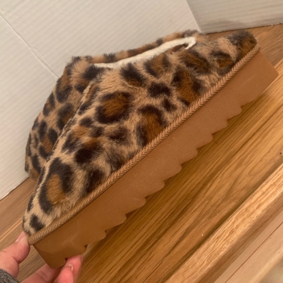 Cozy Winter Slippers size 9 - Picture 2 of 8